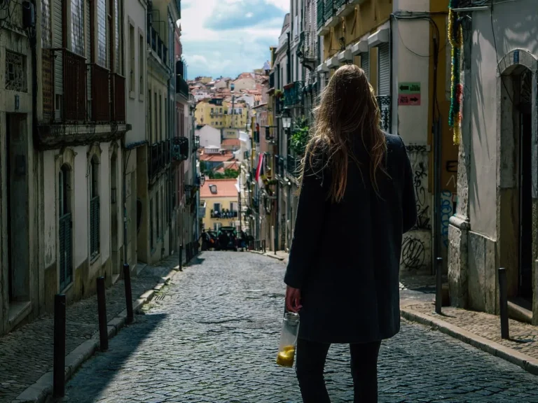 How to Choose the Perfect Travel Backpack: Tips on Selection, Organization, and Care