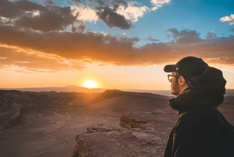 Essential Tips for Hiking Backpacks: Lightweight Packing and Expert Maintenance